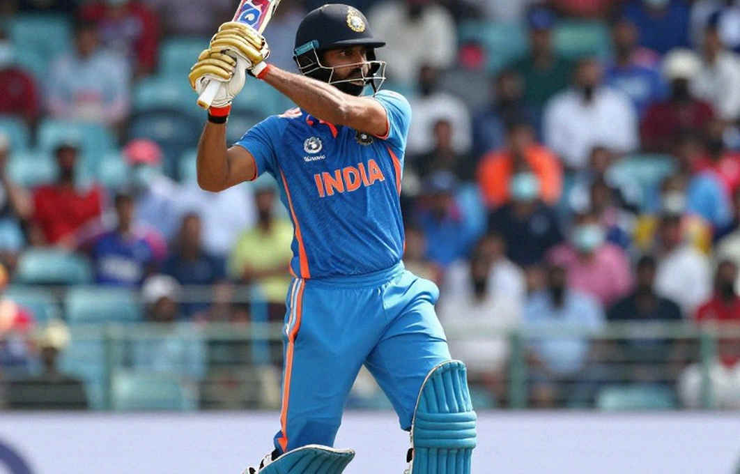 The Unwritten Law of the IPL Auction: Is Price Set by Record or by Option Value?